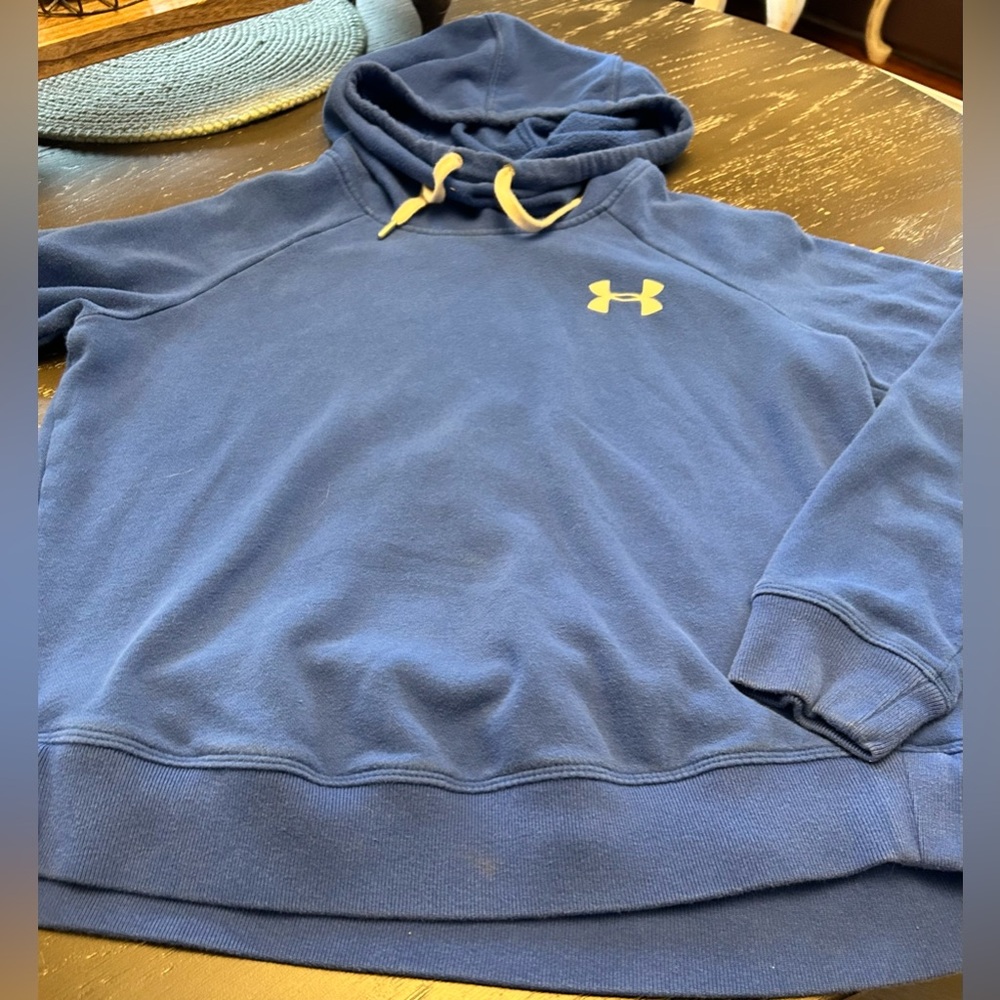 Under Armour Women’s hoodie loose fit,  size Medium.  Comfy, worn in, 2017. - Picture 3 of 7